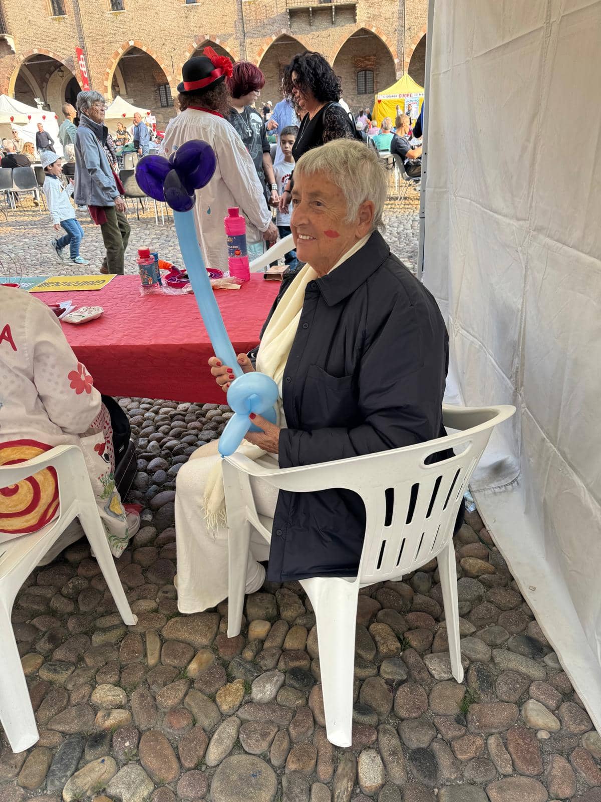 Solidarietà in piazza: la partecipazione di Avulss Mantovana alla festa de "Il Grande Cuore dei Mantovani" — foto 2